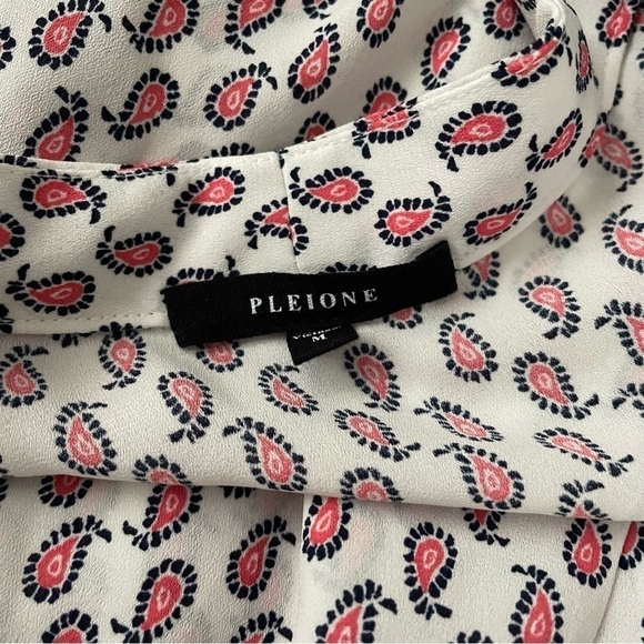 Pleione MEDIUM White Paisley Print Cuffed Cap Sleeve Boxy Top V-Neck pink - Picture 4 of 8